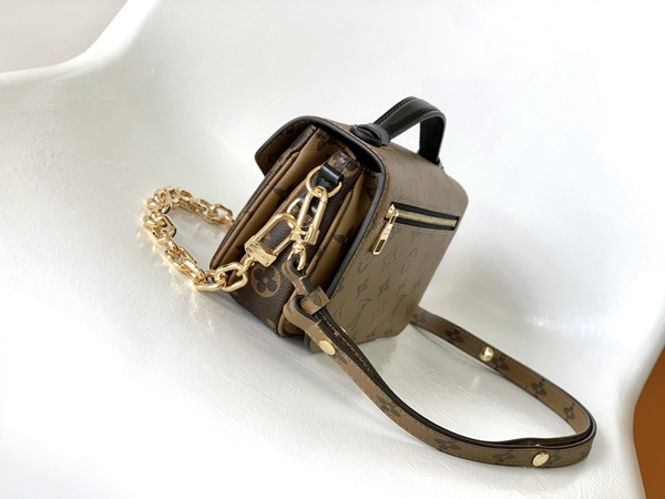 ルイヴィトンバッグ背面デザイン